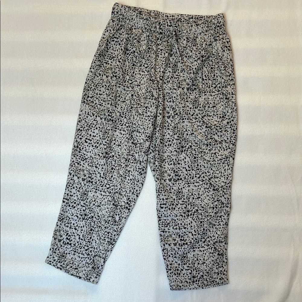 Old Navy Active StretchTech Capri / Cropped Pants Size L Printed Elastic Waist